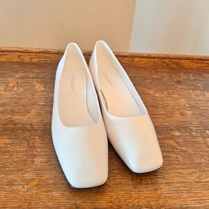 Elegant White Square-Toe Flats Jeffrey Campbell
Subject Kitten Heel